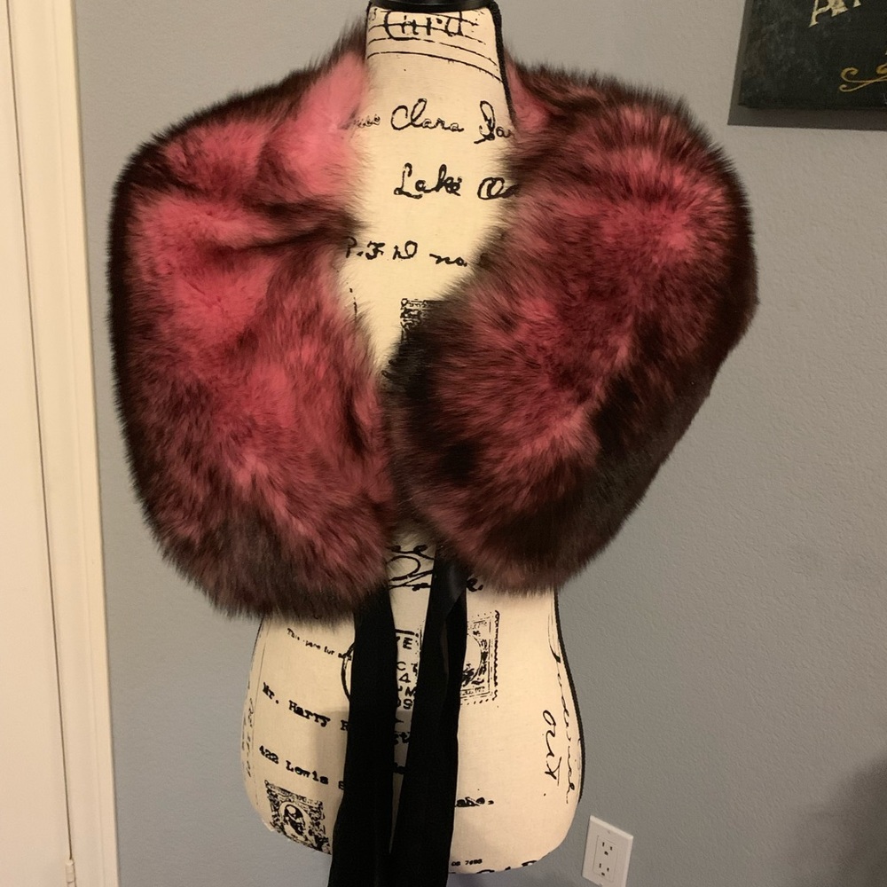 Gorgeous 🤩 Neiman Marcus real fur wrap with satin tie‎